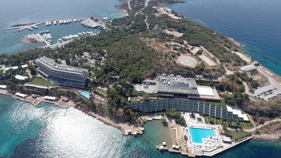 HRADF declares the sale of 90% interest in "Astir Palace Hotel"